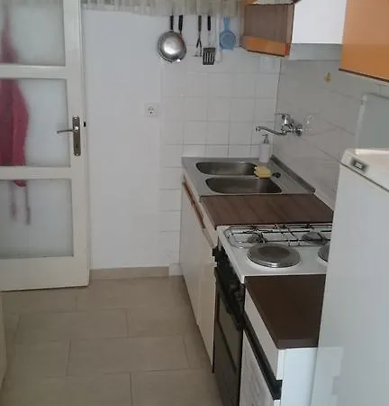 Edith Apartment Split